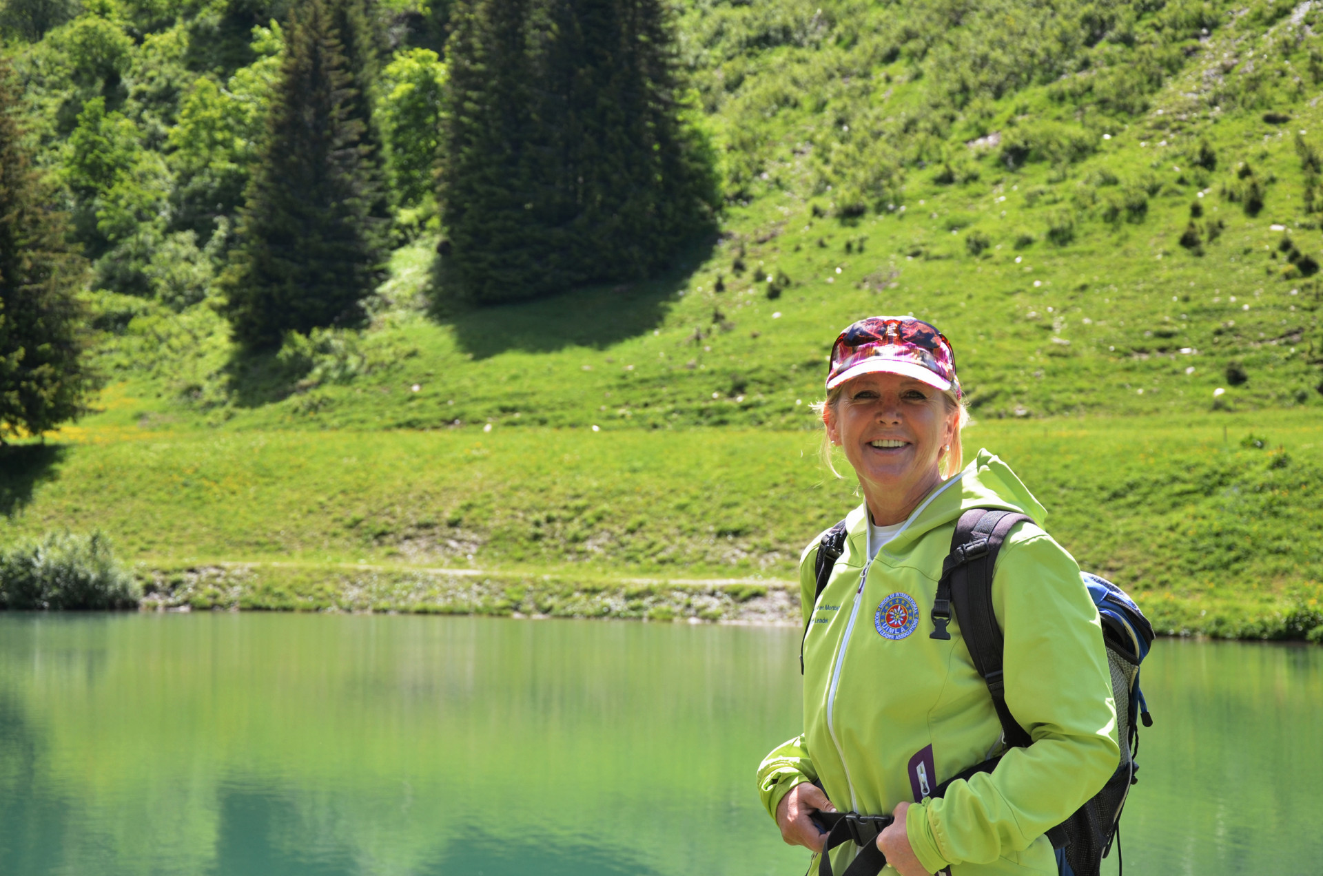 Rando journée panoramique avec repas savoyard en alpage face au Mont Blanc